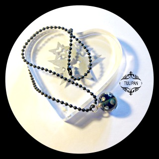 Pendentif chaîne à bille en laiton et pendentif perle de verre
